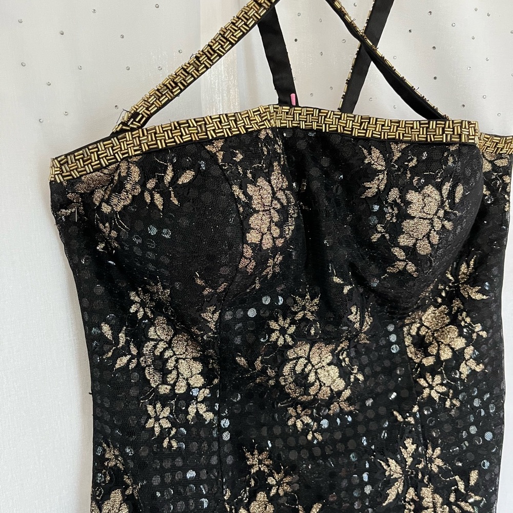 Elegant Black and Gold Floral Dress - Picture 5 of 8